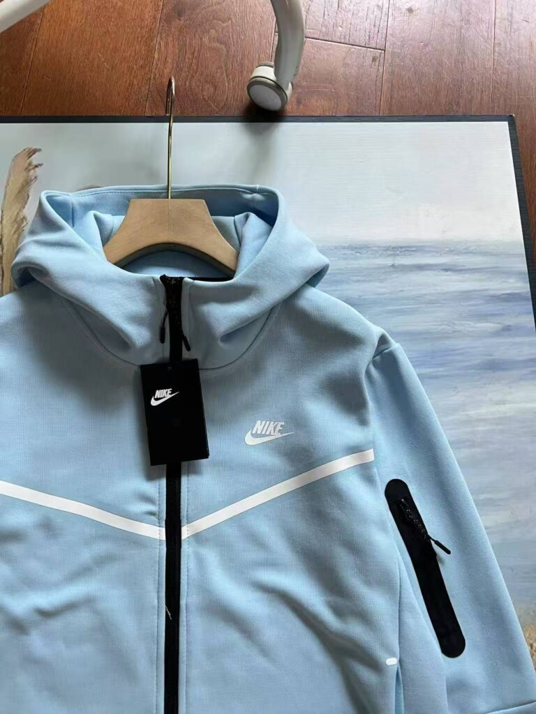 Nike tech Azul con blanco