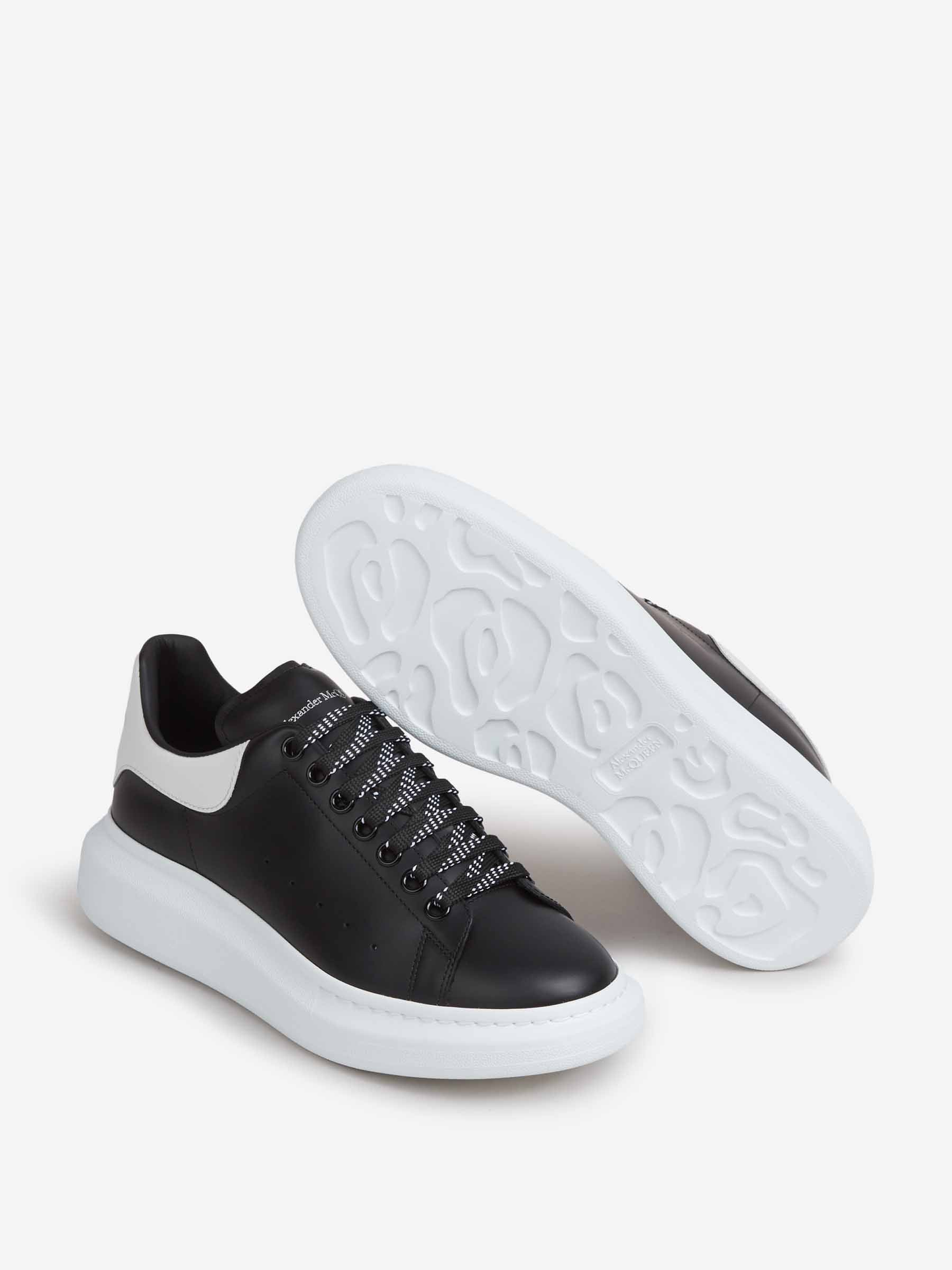 Alexander McQueen Oversized in black and white