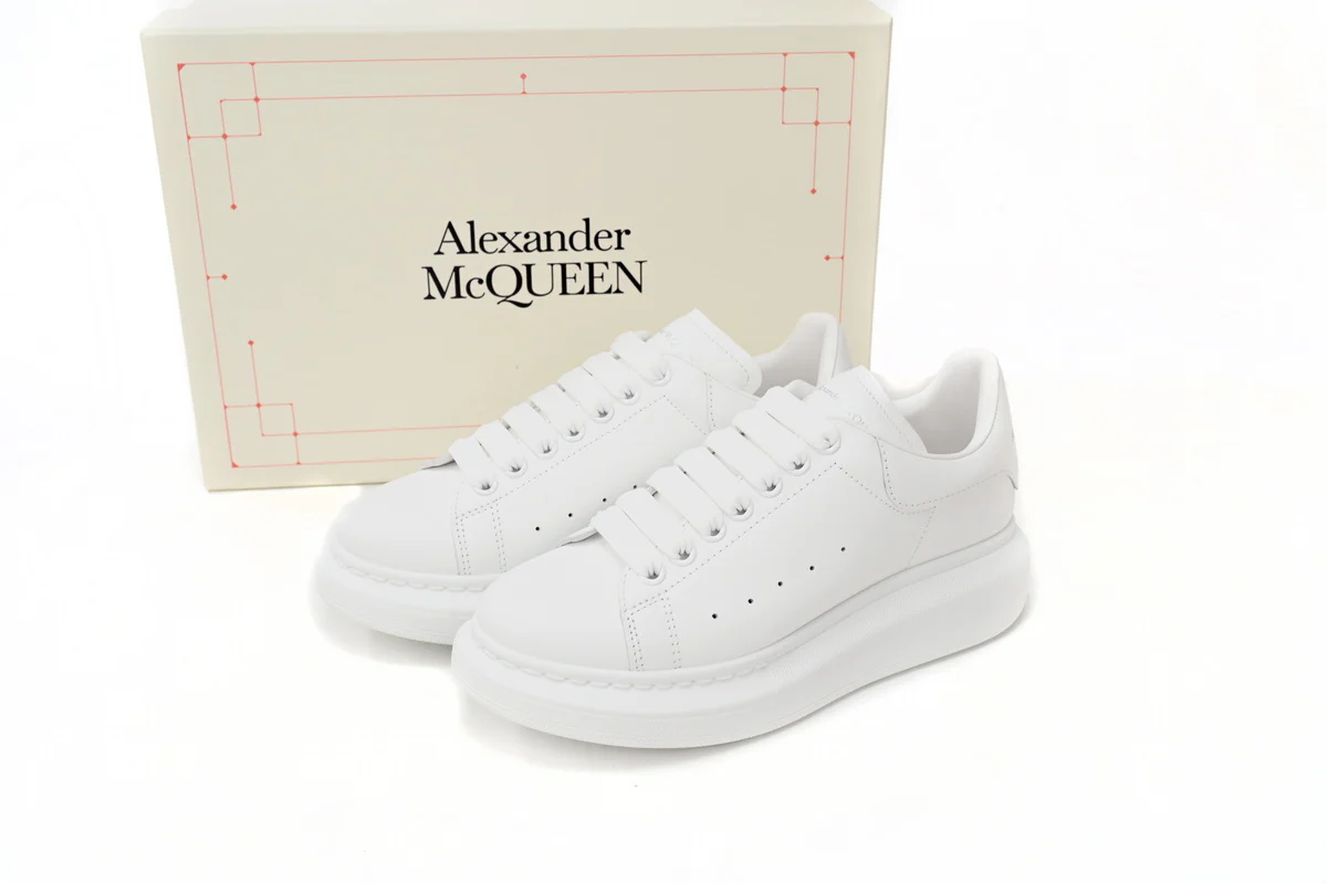 Alexander McQueen Oversized in Weiß