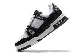 Louis Vuitton LV Trainer in Schwarz und Weiß
