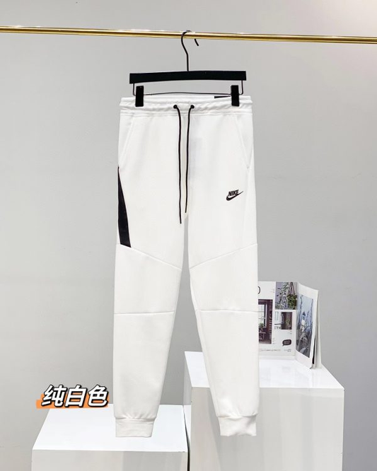 Weiße Tech-Hose