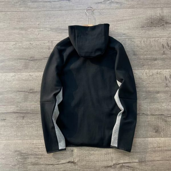 Nike tech negro con gris oscuro