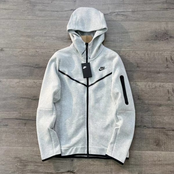 Nike Tech Grau