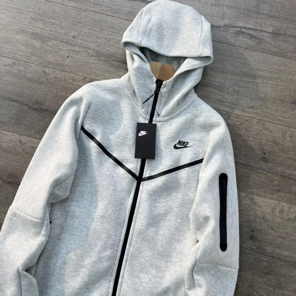 Nike Tech Grau