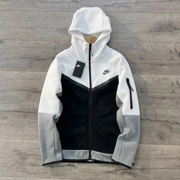 Nike tech blanco, negro y gris