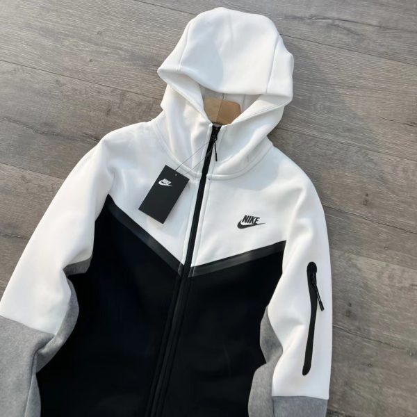Nike tech blanco, negro y gris