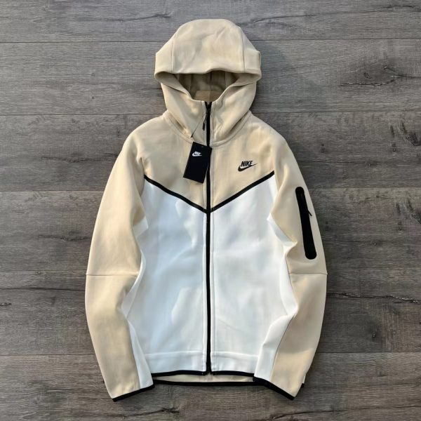 Nike tech Beige con White