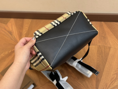 Burberry Men's Crossbody Leather Bag