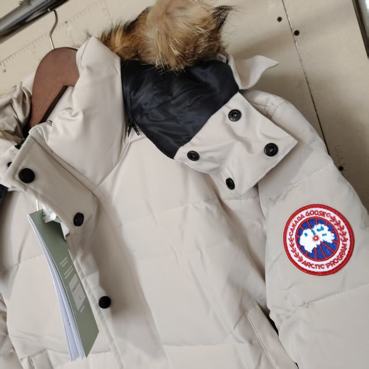 Canada Goose Wyndham Parka "Beige"